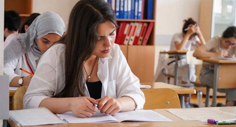 İmtahan çətinliyi barədə nazirdən MESAJ