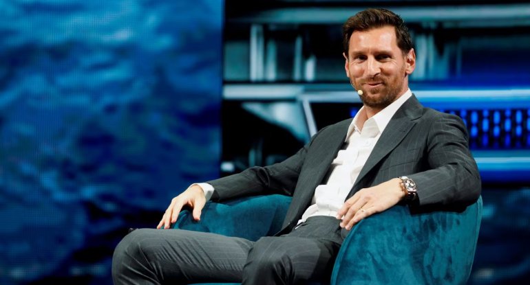 Lionel Messi rəsmən milyarder oldu